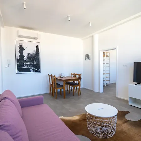 Old Town Black * ブラチスラヴァ